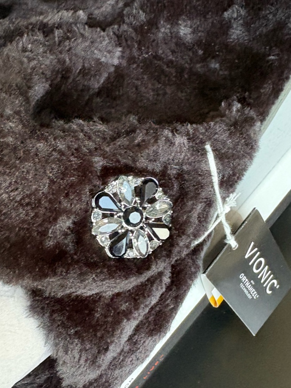 Vionic RelaxLux Black Faux Fur Jeweled Strap Slip-on Slippers Size 7 NWB - Picture 11 of 16